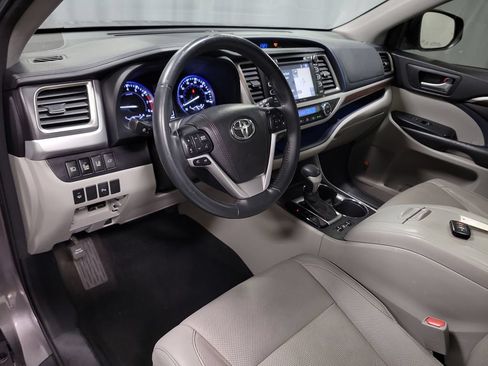 Used 2016 Toyota Highlander Limited w/ Driver Technology Package FWD image 17