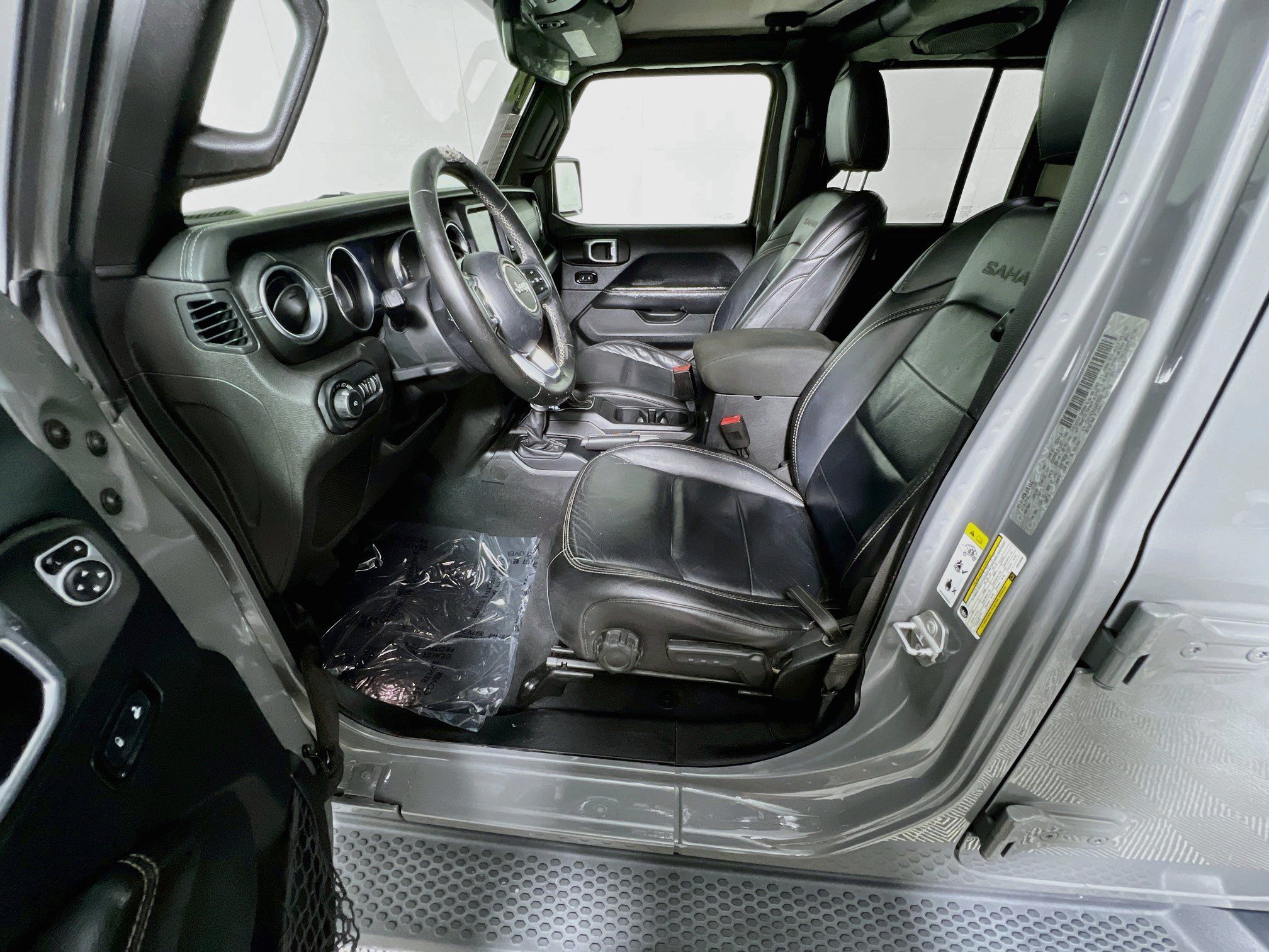 Used 2018 Jeep Wrangler Unlimited Sahara AWD/4WD image 15