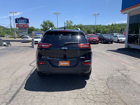 Used 2017 Jeep Cherokee Latitude w/ Cold Weather Group AWD/4WD image 5