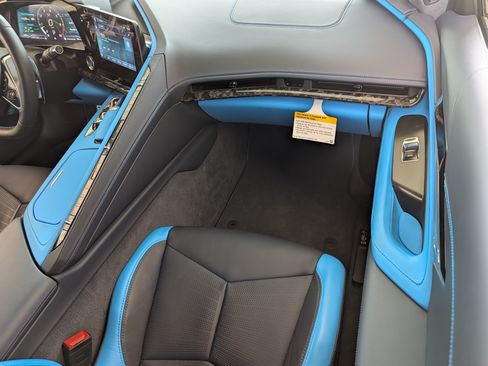 Used 2024 Chevrolet Corvette Stingray Premium Cpe w/ Z51 Performance Package RWD image 21