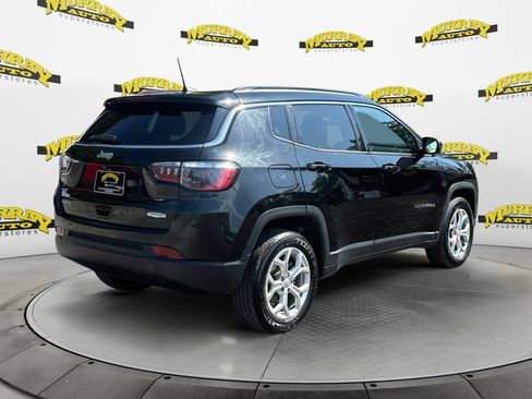 Used 2024 Jeep Compass Latitude AWD/4WD image 5