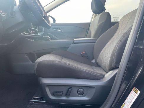 Used 2023 Nissan Rogue SV image 23