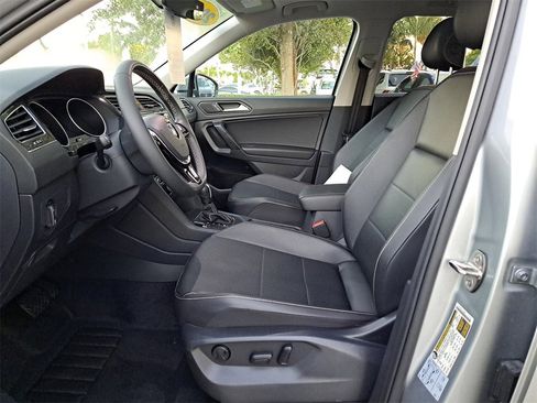 Certified 2021 Volkswagen Tiguan SE w/ Panoramic Sunroof Package image 13