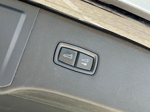 Certified 2024 Porsche Cayenne AWD/4WD image 29