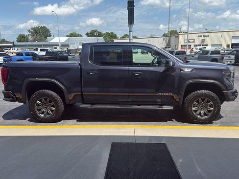 Used 2024 GMC Sierra 1500 AT4X image 10