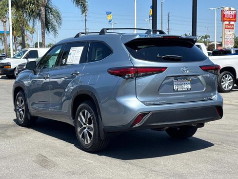 Used 2022 Toyota Highlander XLE image 7