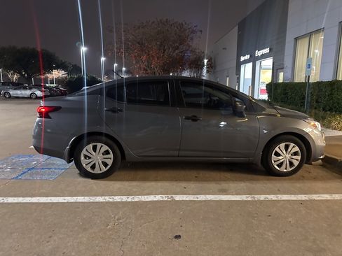 Certified 2022 Nissan Versa S image 6