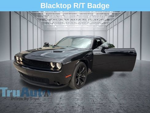 Used 2018 Dodge Challenger R/T w/ Driver Convenience Group RWD image 13