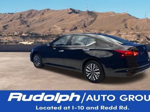 Used 2024 Nissan Altima 2.5 SV image 3