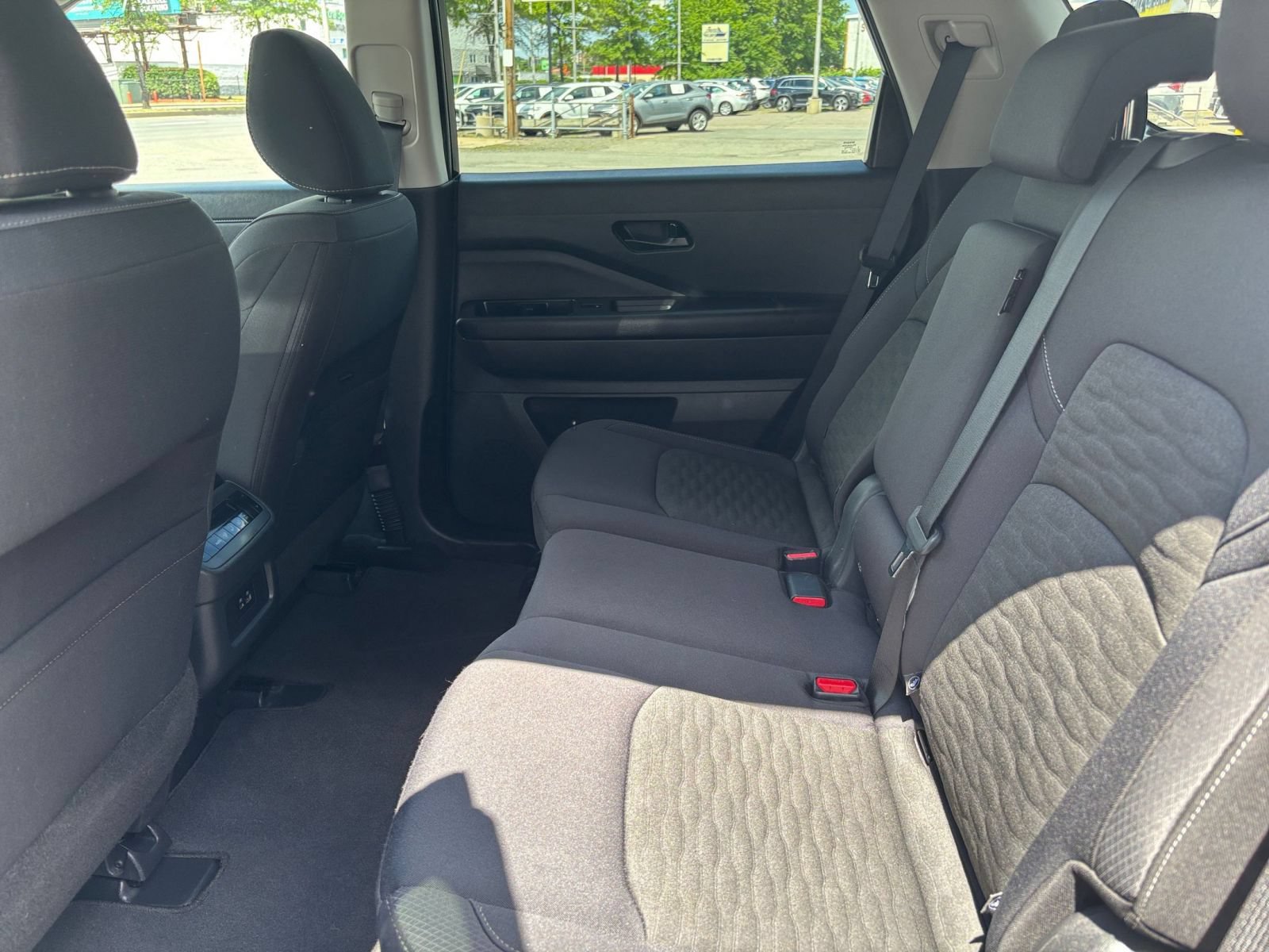 Used 2025 Nissan Pathfinder SV FWD image 24
