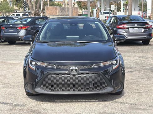 Used 2022 Toyota Corolla LE image 2