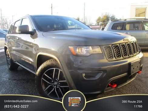 Used 2018 Jeep Grand Cherokee Trailhawk AWD/4WD image 2