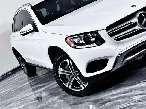 Used 2019 Mercedes-Benz GLC 300 4MATIC w/ Premium Package image 4