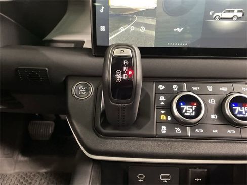 Used 2023 Land Rover Defender 130 X-Dynamic SE image 27