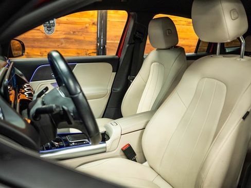 Used 2022 Mercedes-Benz GLA 250 4MATIC w/ Premium Package image 10