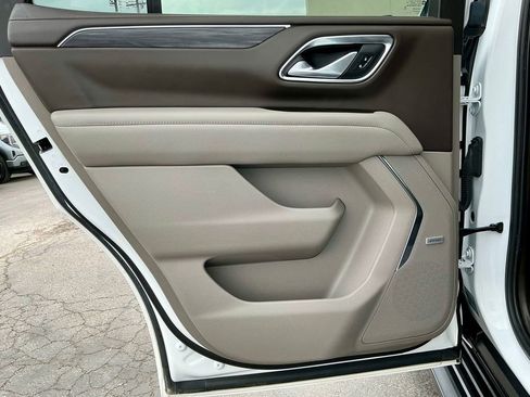 Used 2023 GMC Yukon SLT AWD/4WD image 31