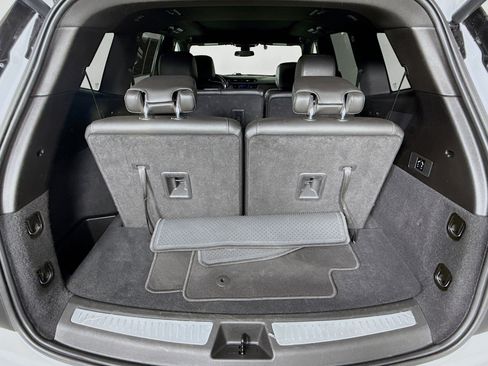 Used 2024 Cadillac XT6 Luxury image 34