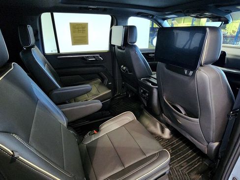Used 2025 Chevrolet Suburban Premier AWD/4WD image 68
