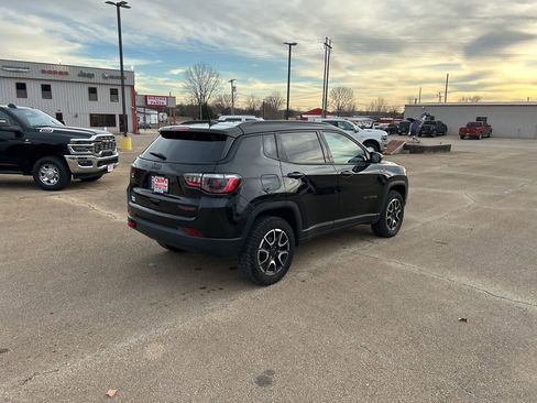 Used 2025 Jeep Compass Trailhawk image 5