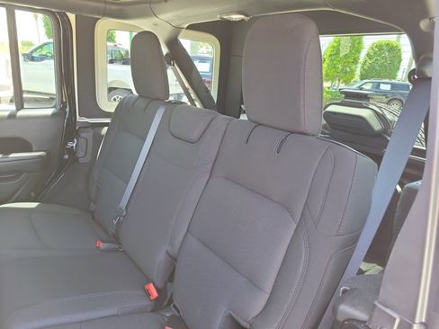 Used 2023 Jeep Wrangler Unlimited Sport AWD/4WD image 15