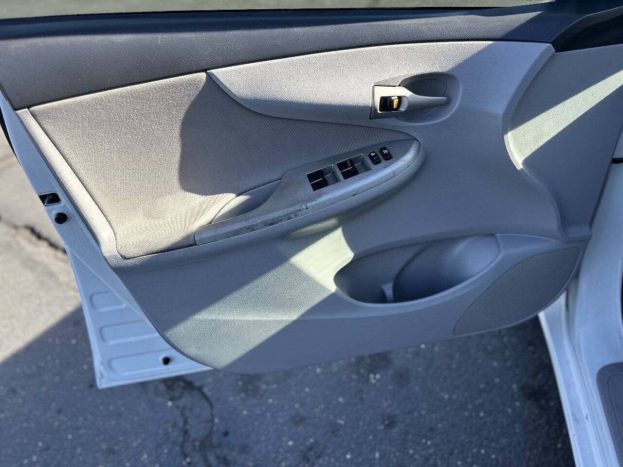 Used 2013 Toyota Corolla LE FWD image 8