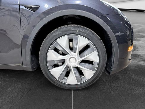 Used 2024 Tesla Model Y Long Range RWD image 33
