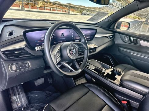 Used 2025 Buick Enclave Preferred image 2