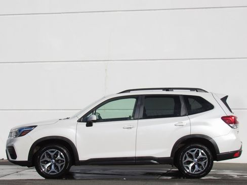 Used 2019 Subaru Forester Premium image 4