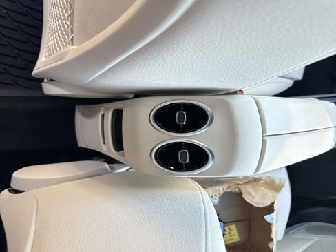 Used 2025 Mercedes-Benz GLB 250 image 16