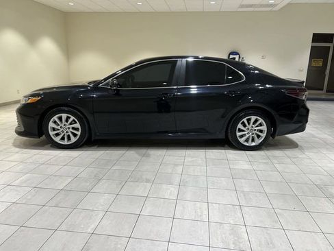 Used 2022 Toyota Camry LE w/ Convenience Package image 2