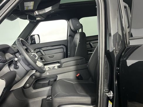 Used 2025 Land Rover Defender 110 S image 21
