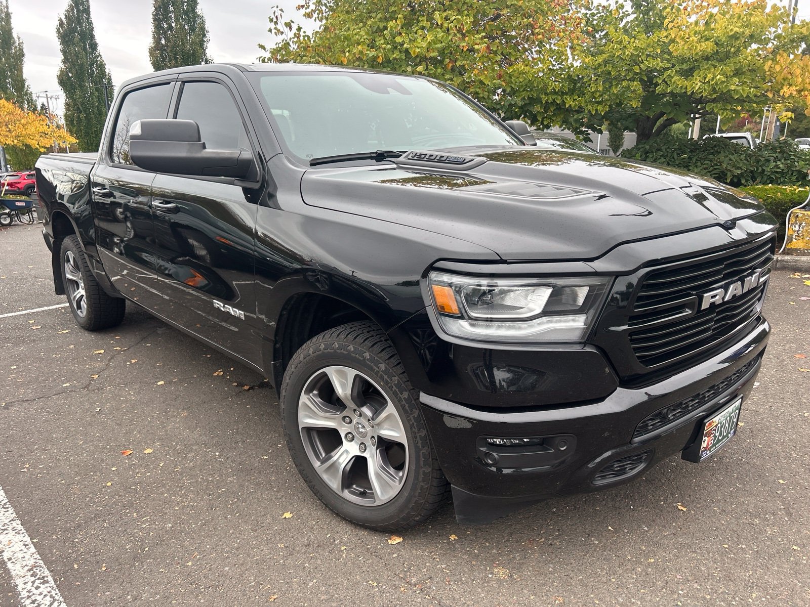 Used 2024 RAM 1500 Laramie AWD/4WD image 3