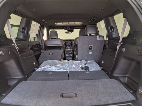 New 2025 Jeep Grand Cherokee L Altitude image 30