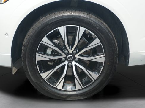 Used 2024 Volvo XC60 B5 Plus AWD/4WD image 49