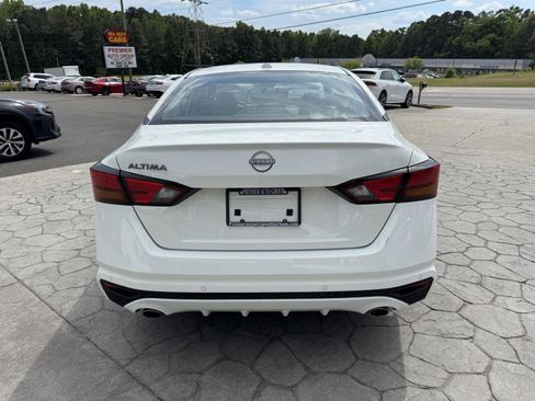 Used 2025 Nissan Altima 2.5 SV w/ SV Premium Package FWD image 11