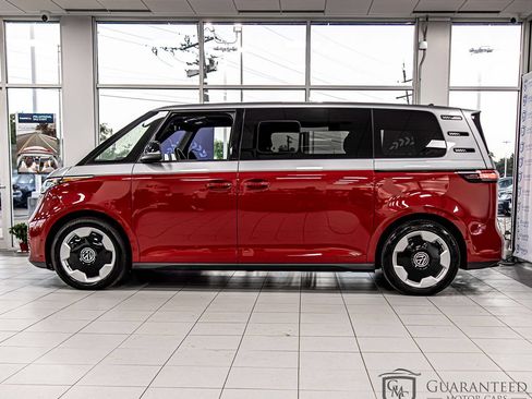 Used 2025 Volkswagen ID. Buzz Pro S RWD image 6