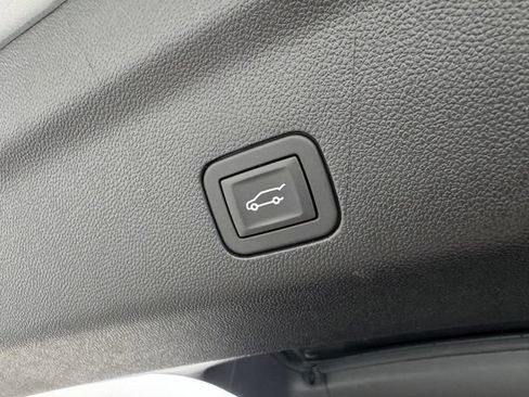 Used 2025 Chevrolet Suburban High Country AWD/4WD image 39