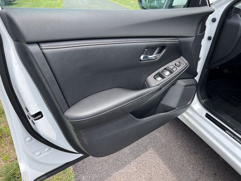 Used 2021 Nissan Sentra SV FWD image 12