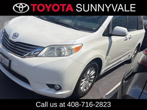 Used 2015 Toyota Sienna XLE w/ XLE Navigation Package FWD image 1