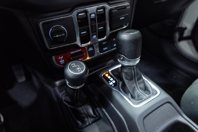 Used 2026 Jeep Gladiator Mojave AWD/4WD image 18