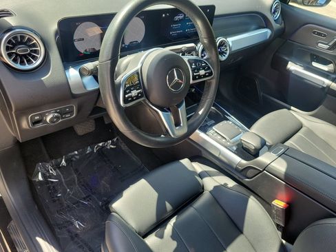 Used 2023 Mercedes-Benz EQB 300 4MATIC image 25