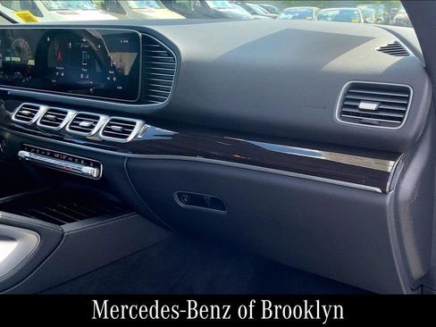 Used 2025 Mercedes-Benz GLE 450e 4MATIC image 19