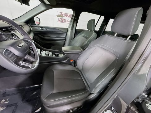 Used 2025 Jeep Grand Cherokee Laredo X AWD/4WD image 25