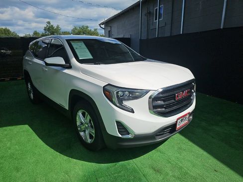 Used 2020 GMC Terrain SLE FWD image 1