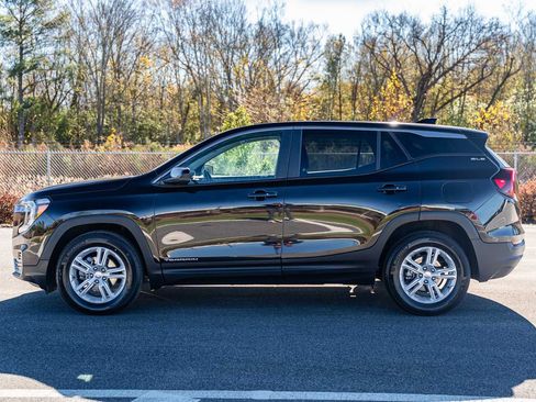 Used 2024 GMC Terrain SLE image 4