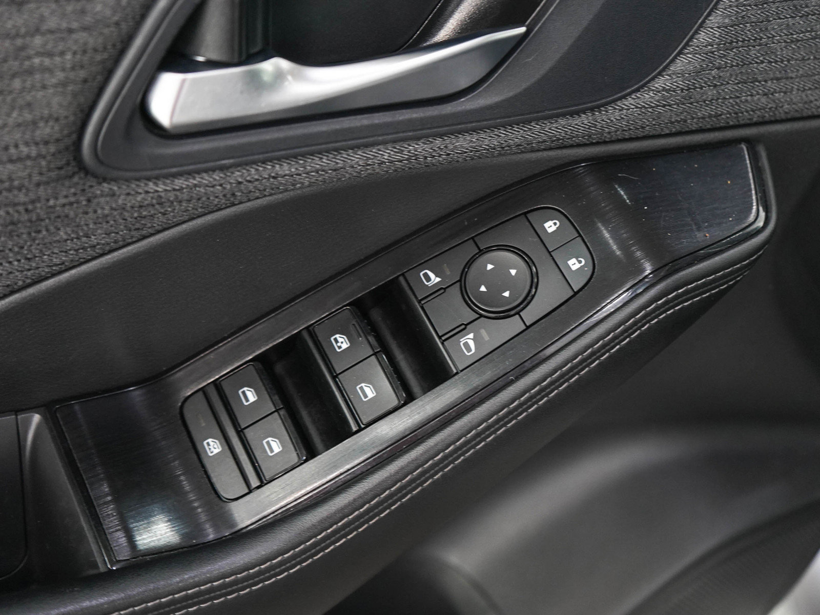 Used 2023 Nissan Rogue SV AWD/4WD image 19