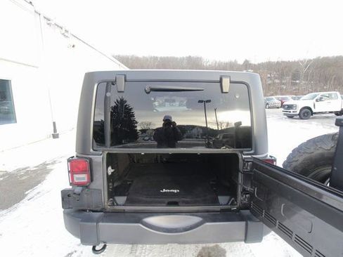 Used 2017 Jeep Wrangler Unlimited Sport image 10