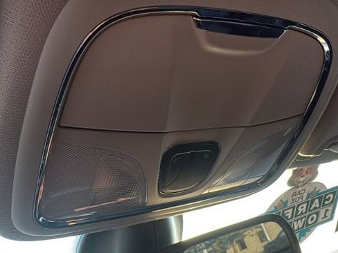 Used 2020 Jeep Cherokee Limited image 19