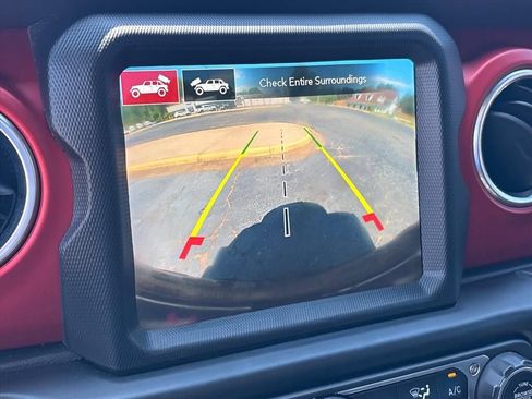 Used 2022 Jeep Wrangler Unlimited Rubicon w/ Cold Weather Group AWD/4WD image 30