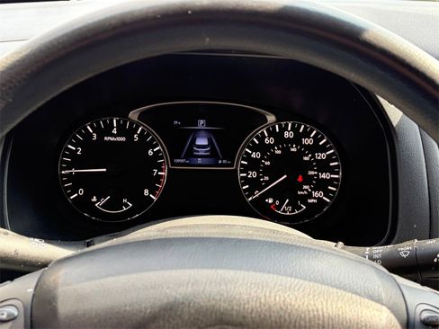 Used 2019 Nissan Pathfinder S image 14